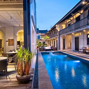 Noordin Mews Hotel